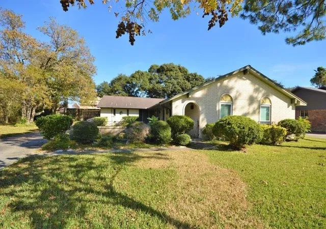 Photo 1 of Single family home for sale at 114 Lafayette Ln, League City, TX 77573 | MLS# 54272530 | Listing updated on 2026-02-09