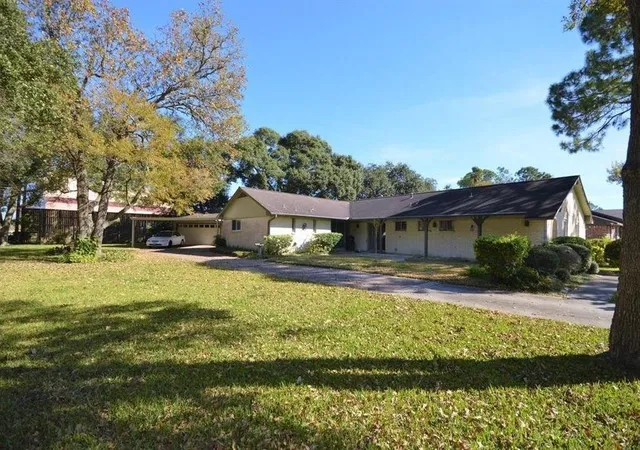 Photo 2 of Single family home for sale at 114 Lafayette Ln, League City, TX 77573 | MLS# 54272530 | Listing updated on 2026-02-09