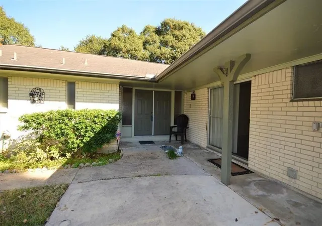 Photo 3 of Single family home for sale at 114 Lafayette Ln, League City, TX 77573 | MLS# 54272530 | Listing updated on 2026-02-09