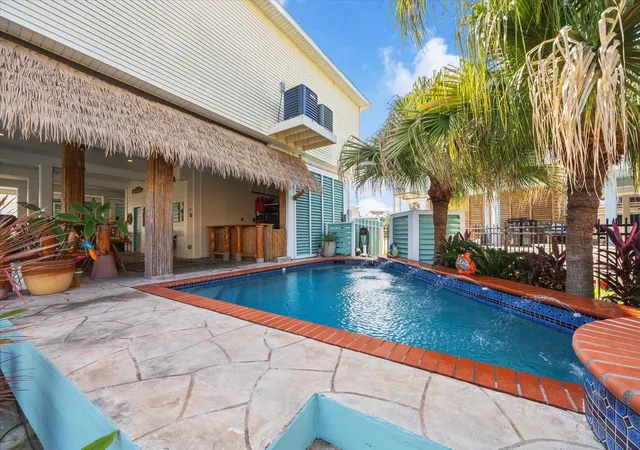 2nd image of 102 Bamaku Bnd, Galveston, TX 77554 | MLS# 74377377