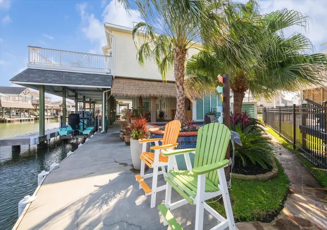 3rd image of 102 Bamaku Bnd, Galveston, TX 77554 | MLS# 74377377