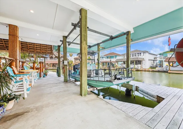 4th image of 102 Bamaku Bnd, Galveston, TX 77554 | MLS# 74377377