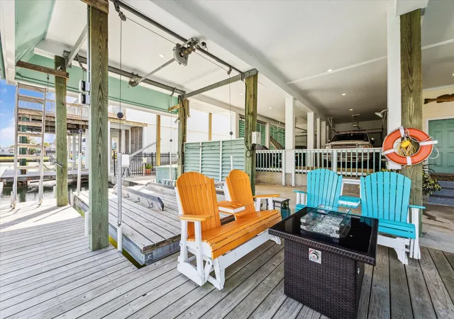 5th image of 102 Bamaku Bnd, Galveston, TX 77554 | MLS# 74377377