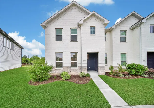 2nd image of 2203 Seven Oaks Blvd, Tomball, TX 77375 | MLS# 84214085