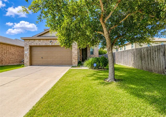 3rd image of 2615 Skyview Moon Dr, Houston, TX 77047 | MLS# 33455371