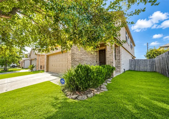 4th image of 2615 Skyview Moon Dr, Houston, TX 77047 | MLS# 33455371