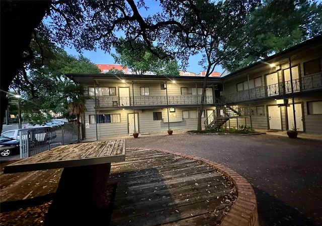 21st image of 803 W 28th St #106, Austin, TX 78705 | MLS# 52989665