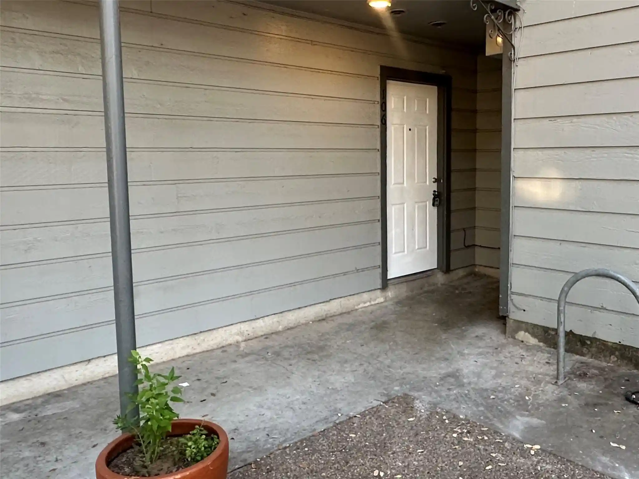 Listing Photo 2 - Condo for sale in 803 W 28Th St located at 803 W 28Th St, Austin, TX 78705 - Unit #106