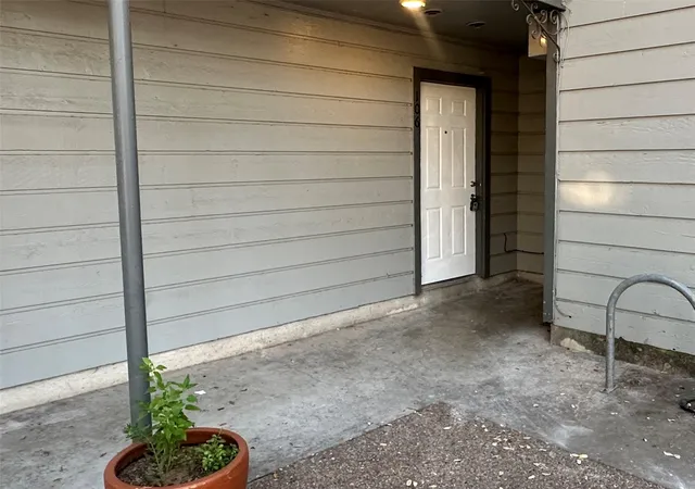 2nd image of 803 W 28Th St #106, Austin, TX 78705 | MLS# 52989665