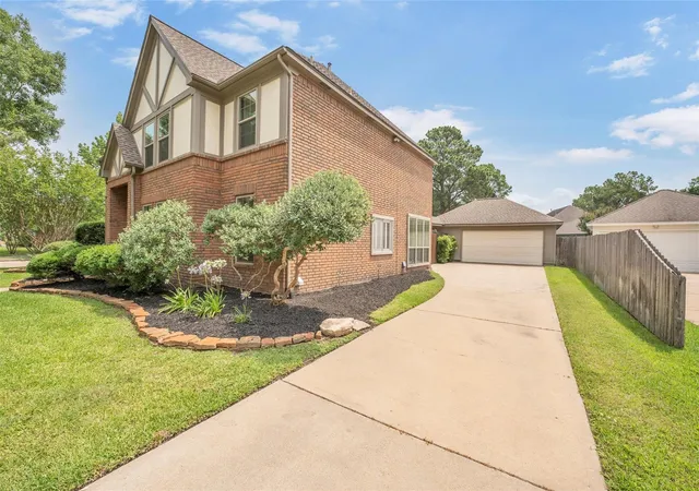 Photo 3 of Sale Pending at 7318 Starbridge Dr, Houston, TX 77095 | MLS# 38467996 | Listing updated on 2026-09-16