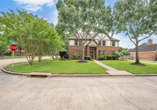 Photo 4 of Sale Pending at 7318 Starbridge Dr, Houston, TX 77095 | MLS# 38467996 | Listing updated on 2026-09-16