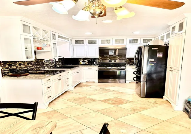 Photo 3 of Sale Pending at 10242 Ella Fls Blvd, Houston, TX 77038 | MLS# 22242497 | Listing updated on 2026-09-20