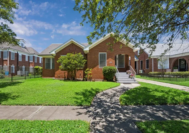 Photo 1 of Single family home for sale at 4606 Ave N 1/2, Galveston, TX 77551 | MLS# 29276377 | Listing updated on 2026-09-18