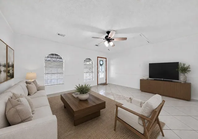 Photo 2 of Single family home for sale at 522 Hollyvale Dr, Houston, TX 77060 | MLS# 94603366 | Listing updated on 2026-09-12