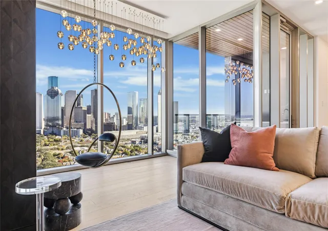 Photo 3 of Condo for sale at 1711 Allen Pkwy #2505, Houston, TX 77019 | MLS# 71641283 | Listing updated on 2026-09-12
