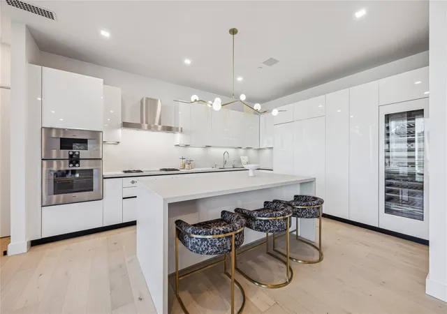 Photo 4 of Condo for sale at 1711 Allen Pkwy #2505, Houston, TX 77019 | MLS# 71641283 | Listing updated on 2026-09-12