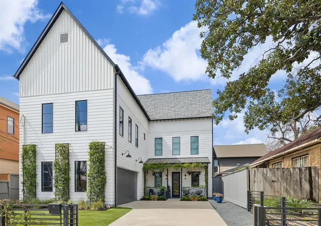 Photo 1 of Sale Pending at 2705 Julian St, Houston, TX 77009 | MLS# 48562004 | Listing updated on 2026-08-30