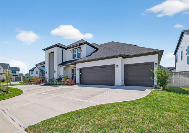 Photo 3 of Mansion for sale at 1303 Royal Knoll Ln, Missouri City, TX 77459 | MLS# 78103102 | Listing updated on 2026-08-25