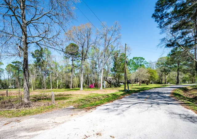 5th image of 18 Thomas Ln, Huffman, TX 77336 | MLS# 24938849