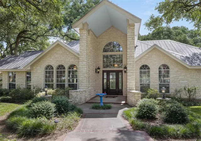2nd image of 203 Oak Cluster Dr, Columbus, TX 78934 | MLS# 1015366