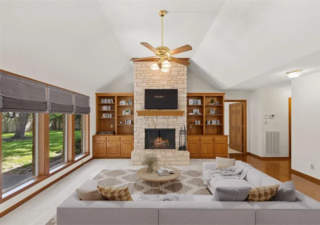 Photo 4 of Single family home for sale at 203 Oak Cluster Dr, Columbus, TX 78934 | MLS# 1015366 | Listing updated on 2026-08-01
