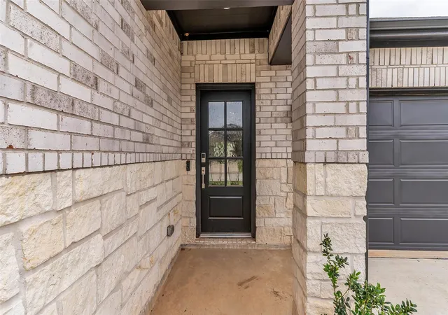 Photo 2 of Single family home for sale at 233 Mountain Knls Ln, Willis, TX 77378 | MLS# 71965493 | Listing updated on 2026-09-03