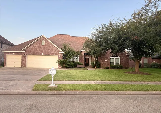 1st image of 54 Southernwood Ct, Lake Jackson, TX 77566 | MLS# 10401522