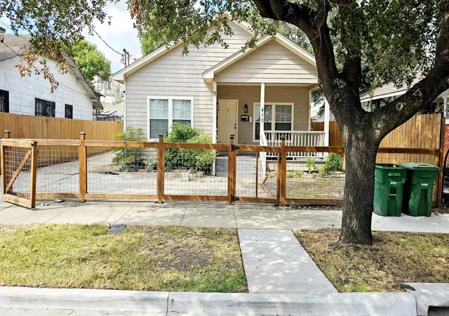 Photo 1 of Multi family home for sale at 410 Estelle St, Houston, TX 77003 | MLS# 54430878 | Listing updated on 2026-09-01