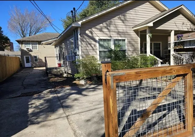 Photo 3 of Multi family home for sale at 410 Estelle St, Houston, TX 77003 | MLS# 54430878 | Listing updated on 2026-09-01