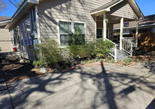 Photo 3 of Multi family home for sale at 410 Estelle St, Houston, TX 77003 | MLS# 54430878 | Listing updated on 2026-09-01