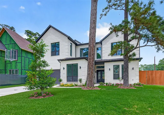 3rd image of 14002 Woodthorpe Ln, Houston, TX 77079 | MLS# 79070113