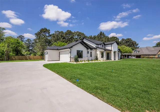 Photo 2 of Single family home for sale at 22420 Meadowhurst Cir W, Tomball, TX 77377 | MLS# 41412497 | Listing updated on 2026-08-18
