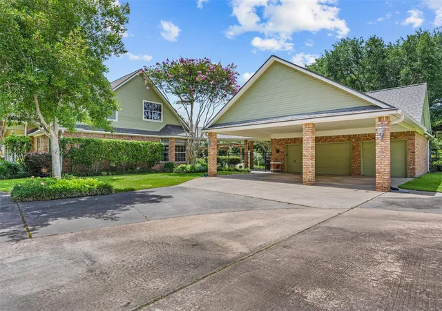 Photo 3 of Sale Pending at 17222 Bending Oak Ct, Cypress, TX 77429 | MLS# 23143922 | Listing updated on 2026-09-10