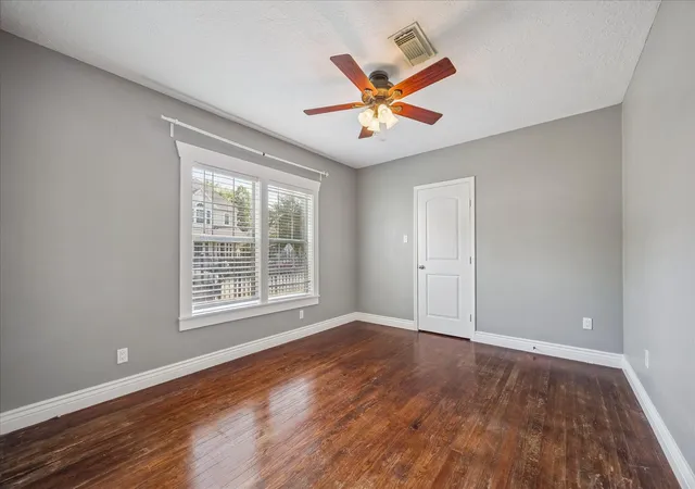 Photo 3 of Sale Pending at 2101 Lawrence St, Houston, TX 77008 | MLS# 64995028 | Listing updated on 2026-09-04