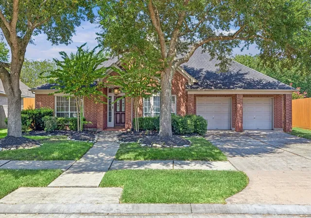 Photo 1 of Single family home for sale at 3214 Waters Edge Dr, Manvel, TX 77578 | MLS# 26554098 | Listing updated on 2026-09-12