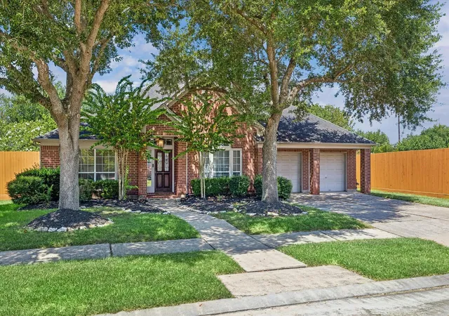 Photo 32 of Single family home for sale at 3214 Waters Edge Dr, Manvel, TX 77578 | MLS# 26554098 | Listing updated on 2026-09-12