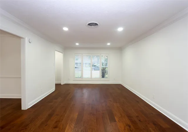 4th image of 4839 Mcdermed Dr, Houston, TX 77035 | MLS# 48703433