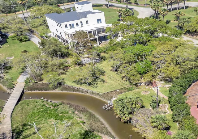 1st image of 633 Bay Vista Dr, Seabrook, TX 77586 | MLS# 10004484