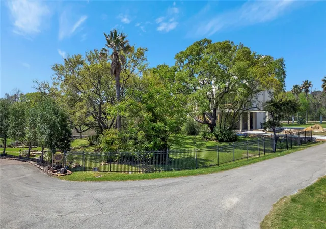 4th image of 633 Bay Vista Dr, Seabrook, TX 77586 | MLS# 10004484