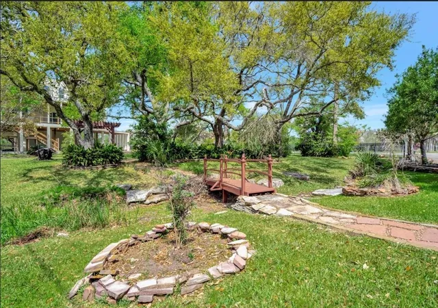 5th image of 633 Bay Vista Dr, Seabrook, TX 77586 | MLS# 10004484