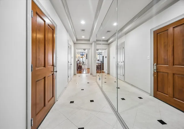 Listing Photo 4 - Condo for sale in building located at 914 Main St, Houston, TX 77002 - Unit #801