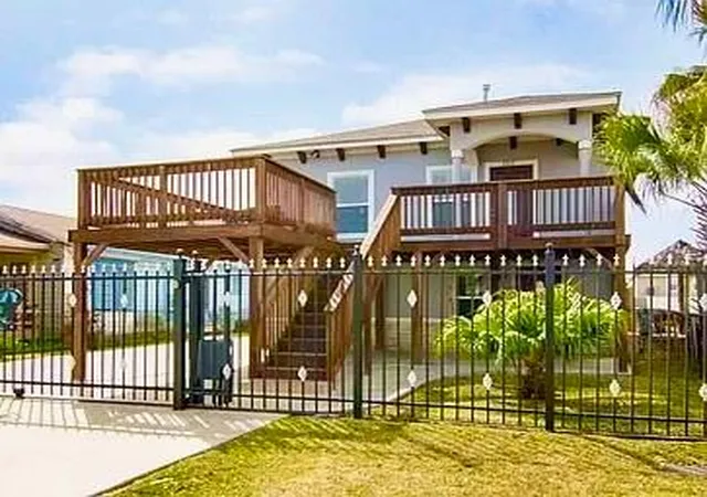 4th image of 2217 Grover Ave, Galveston, TX 77551 | MLS# 83381083