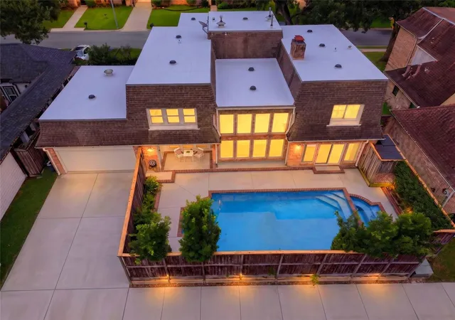Photo 3 of Single family home for sale at 926 Ivy Wall Dr, Houston, TX 77079 | MLS# 66853281 | Listing updated on 2026-09-22