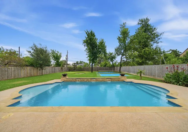 Photo 3 of Single family home for sale at 1510 Whispering Pines Dr, Houston, TX 77055 | MLS# 73707175 | Listing updated on 2026-09-19