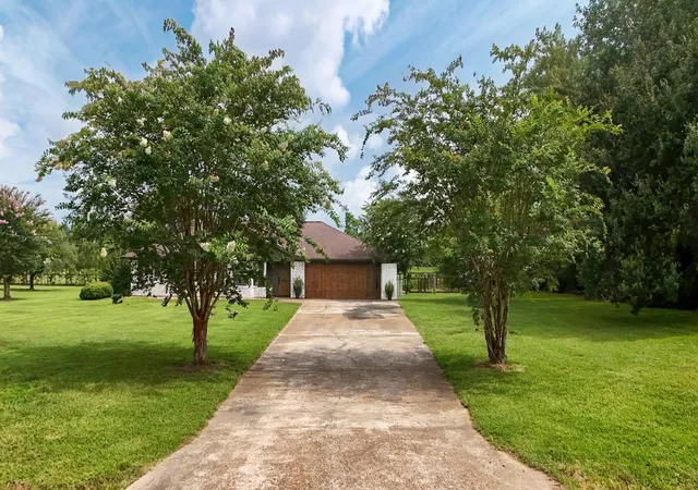 2nd image of 987 Fm 2938 Rd, Buna, TX 77612 | MLS# 68666706