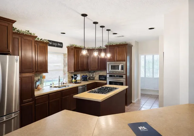 Photo 3 of Single family home for sale at 3009 Park Ln Dr, Baytown, TX 77521 | MLS# 60694219 | Listing updated on 2026-03-30