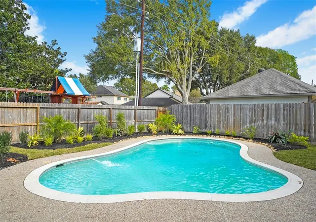 Photo 3 of Sale Pending at 20518 Quail Chase Dr, Katy, TX 77450 | MLS# 2687619 | Listing updated on 2026-07-07