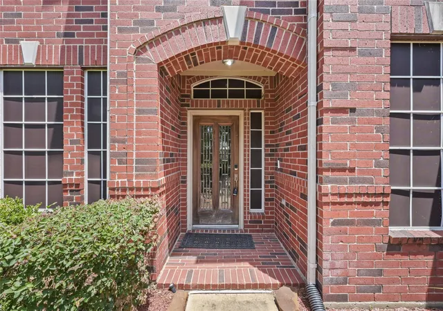 Photo 2 of Sale Pending at 10626 Sterling Manor Dr, Spring, TX 77379 | MLS# 44343067 | Listing updated on 2026-09-20