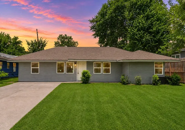 1st image of 5823 Lyndhurst Dr, Houston, TX 77033 | MLS# 37025408