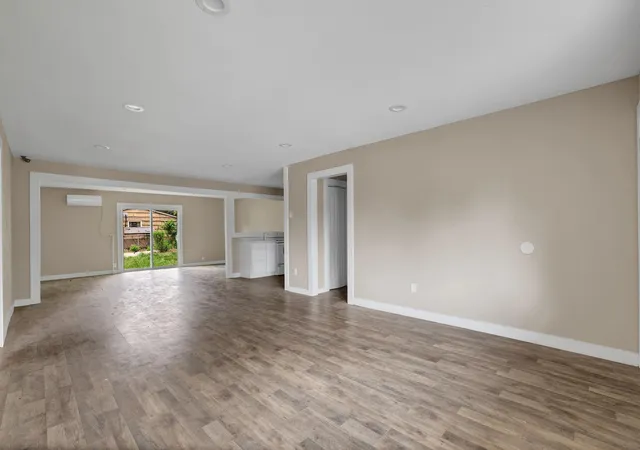 Photo 3 of Single family home for sale at 5823 Lyndhurst Dr, Houston, TX 77033 | MLS# 37025408 | Listing updated on 2026-08-24